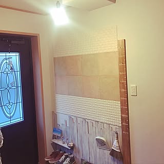 玄関/入り口/身長計DIY/セリア雑貨リメイク★/ベニヤ板壁/エコカラットタイル...などのインテリア実例 - 2017-01-01 14:51:01