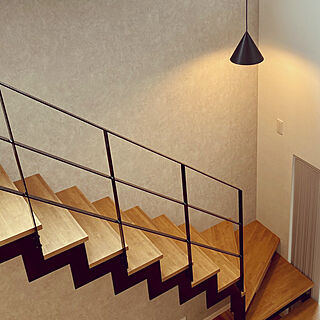 リビング階段 階段照明のおしゃれなインテリアコーディネート レイアウトの実例 Roomclip ルームクリップ