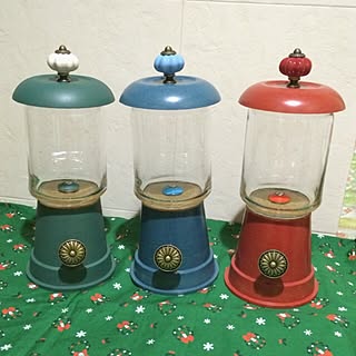 ダイソーの瓶/ハンドメイド/ガチャガチャ風キャンディポット/なんか忙しい/vintageさんの真似っこ♡/100均...などのインテリア実例 - 2016-11-01 19:50:07