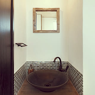 女性の、3LDK、家族住まいの「バス/トイレ」についてのインテリア実例