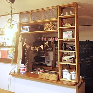 キッチン/DIY/キラキラガラスシート/カウンター 棚/megu-iさんのガーランド♪/いなざうるす屋さん...などのインテリア実例 - 2014-05-06 20:46:30