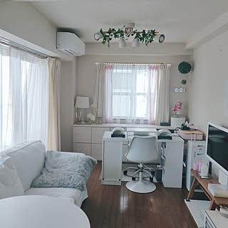 リビング ネイルサロンのレイアウト おしゃれなインテリアコーディネートの実例 Roomclip ルームクリップ