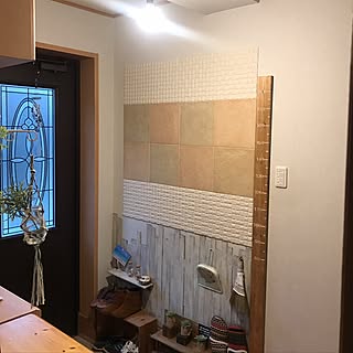 玄関/入り口/エコカラットタイル/セリア雑貨リメイク★/!!!!!アホ仲間!!!!!/フェイクに水あげ隊...などのインテリア実例 - 2017-04-12 19:29:18