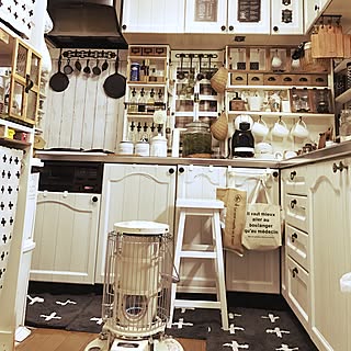 棚/剥がせる壁紙/アラジンストーブ/cafe/賃貸DIY...などのインテリア実例 - 2016-12-03 17:38:18