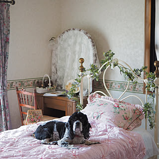 女性の、4LDK、家族住まいの「ベッド周り」についてのインテリア実例