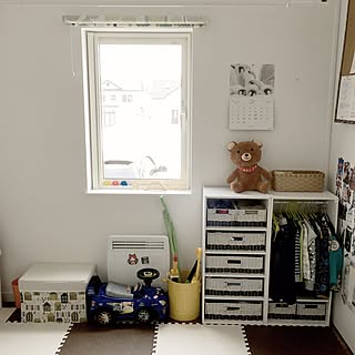 部屋全体/子供の服/突っ張り棒で収納/コルクボード/ニトリの収納ケース/こどもと暮らす。...などのインテリア実例 - 2017-01-30 13:27:32