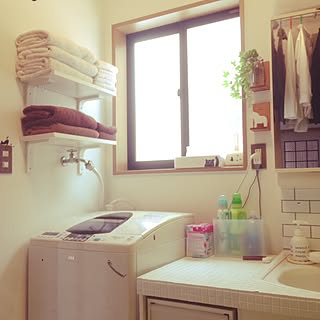 ウォールシェルフ タオル収納のアイデア おしゃれなインテリア実例 Roomclip ルームクリップ