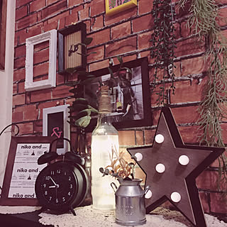 ベッド周り/和寝室/ダイソー レンガ調リメイクシート/フェイクグリーン♪/ニトリ 目覚まし時計...などのインテリア実例 - 2018-02-08 21:14:04