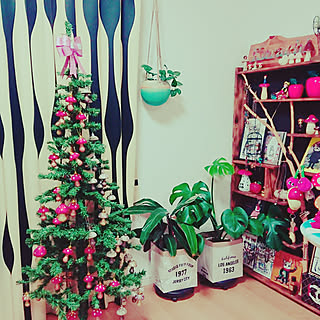 女性の、4LDK、家族住まいの「リビング」についてのインテリア実例