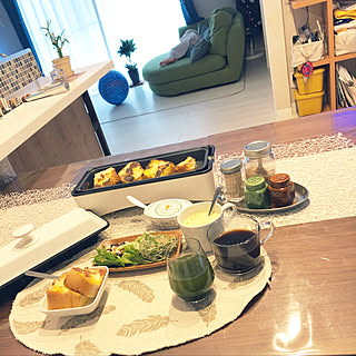 机/モーニング♡/おはようございます◡̈♥︎/今日も一日頑張りましょう♪/いつも見てくれてありがとうございます♡...などのインテリア実例 - 2018-10-24 08:54:03