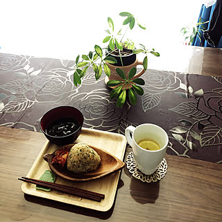 今日は食レポの日みたい…/レモン白湯/でも結構高カロリー/暴飲暴食中休み…/悪魔のおにぎり/お昼ご飯...などのインテリア実例 - 2019-03-08 13:23:09