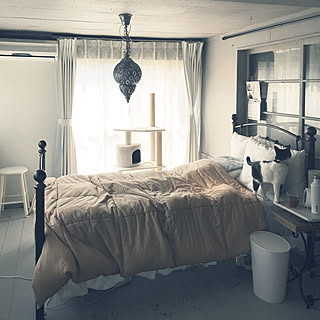 ベッド周り/シンプルな生活/ミニマムな暮らし/NO CAT,NO LIFE❤️/海外のミニマリスト風に憧れる...などのインテリア実例 - 2018-04-01 14:11:28