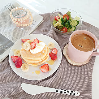 机/こどもと暮らす。/ガラスキャニスター/天然石フレグランス/いつもいいねやコメありがとうございます♡...などのインテリア実例 - 2020-05-06 10:02:05