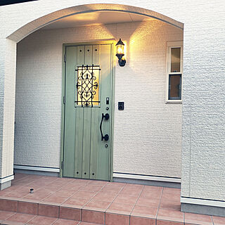 玄関 入り口 白い外壁のインテリア実例 Roomclip ルームクリップ