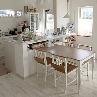 女性の、3LDK、家族住まいの「リビング」についてのインテリア実例