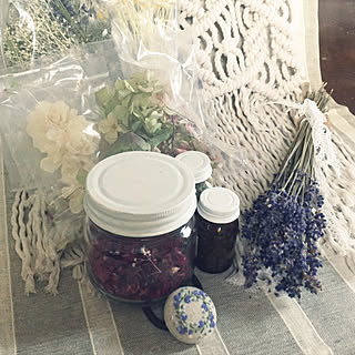 机/ポプリ製作中/花のある暮らしに憧れる/ラベンダーの香りに癒されます♡/刺繍作品...などのインテリア実例 - 2018-02-23 21:47:45