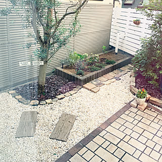 小さな庭 コンクリート枕木のインテリア実例 Roomclip ルームクリップ