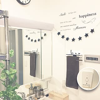 バス/トイレ/おしゃべり妖怪ベラベラの本日のつぶやき/たまには活字を読みましょう(笑)/ニトリのソープディスペンサーとコップ/ダイソーのウォールステッカー...などのインテリア実例 - 2017-03-02 14:29:26