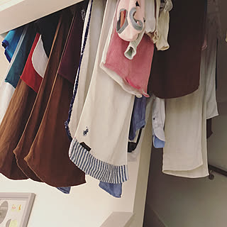 女性の、4LDK、家族住まいの「壁/天井」についてのインテリア実例