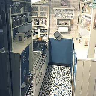 キッチン/2018.1.28/賃貸でも楽しく♪/ダイソータイルシール/リメイクシートにペンキ塗り...などのインテリア実例 - 2018-01-28 00:23:50