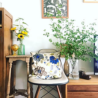 イームズチェア/ドウダンツツジ/ポスター/クッション/古道具...などのインテリア実例 - 2019-06-09 08:53:49