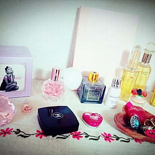 Chanel シャネル 香水 ピンクのまとめページ Roomclip ルームクリップ