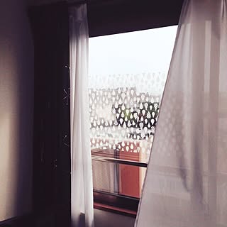 ベッド周り/窓の目隠しシート/二人暮らし/賃貸/セリアのインテリア実例 - 2016-06-17 16:17:14