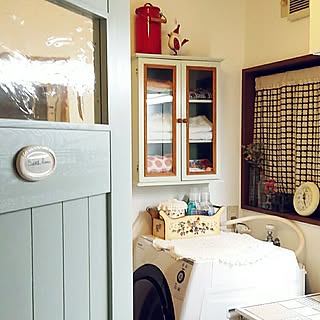 女性の、3LDK、家族住まいの「バス/トイレ」についてのインテリア実例