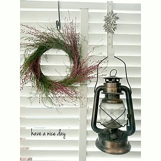 玄関/入り口/アンティークランタン/ルーバー/ホウキ草とグリーンアスパラのリース/手作りリース/秋のディスプレイ...などのインテリア実例 - 2016-10-20 07:58:31