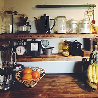 女性の、2LDK、家族住まいの「棚」についてのインテリア実例