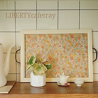 キッチン/アフタヌンティーのおまけ/リバティ生地/カフェトレイ/DIYというかリメイク/ミルクガラスのジャムビン...などのインテリア実例 - 2016-04-01 19:27:14