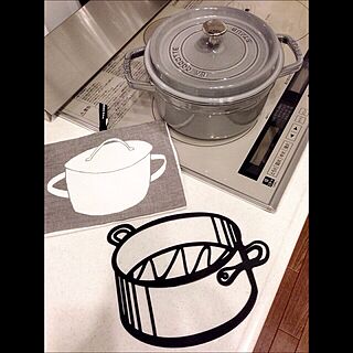 キッチン/使えない黒い鍋/使えない白い鍋/使えるグレーの鍋のインテリア実例 - 2013-10-20 17:52:16
