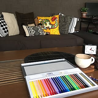 机/TIMELESS COMFORT/クーピーペンシル30色/フェイクグリーン/泥染めのクッション...などのインテリア実例 - 2017-04-21 13:29:47
