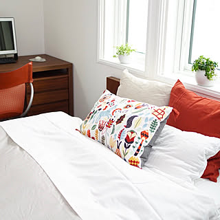 女性の、3LDK、家族住まいの「ベッド周り」についてのインテリア実例