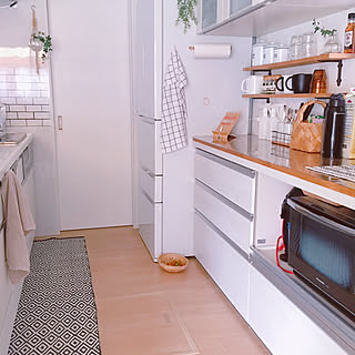キッチン棚/しまむらのキッチンマット/IKEA/冷蔵庫/レンジ...などのインテリア実例 - 2019-08-04 22:42:00