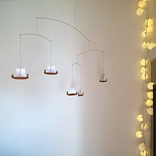 女性の、3LDK、家族住まいの「壁/天井」についてのインテリア実例