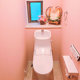 アクセントクロス ピンクのトイレのおしゃれなアレンジ 飾り方のインテリア実例 Roomclip ルームクリップ
