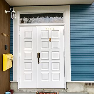 玄関/入り口/黄色いポスト/青色の外壁/フルリフォーム/築39年...などのインテリア実例 - 2017-01-22 14:13:54