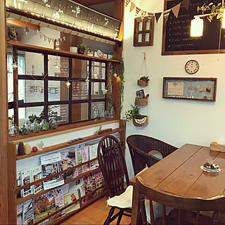 カフェ風 フレームで窓枠風のおしゃれなインテリア 部屋 家具の実例 Roomclip ルームクリップ
