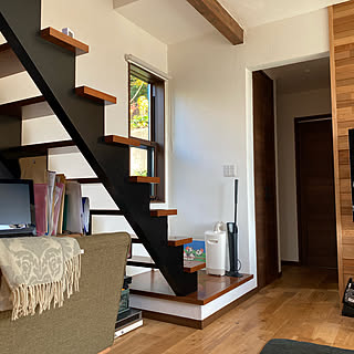 リビング階段 手すりなしのおしゃれなインテリアコーディネート レイアウトの実例 Roomclip ルームクリップ