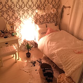 ベッド周り/壁紙/プフ/ウォールフラワー/flancflanc...などのインテリア実例 - 2017-03-27 21:38:12