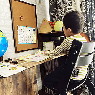 勉強机 新一年生のおしゃれなアレンジ・飾り方のインテリア実例 ですぐ届く イトーキ学習机 新一年生 事務机/学習机