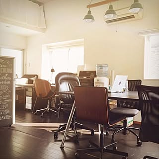 女性の、1LDK、一人暮らしの「机」についてのインテリア実例