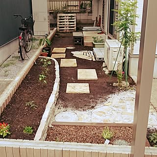 乱形石で花壇のインテリア実例 Roomclip ルームクリップ