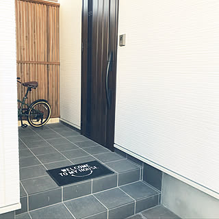 玄関 入り口 リクシルのタイルのインテリア実例 Roomclip ルームクリップ