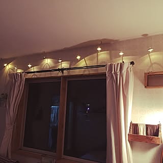 ニトリのイルミネーション/飾り棚DIY/木枠DIY/ナチュラルアンティーク雑貨のある暮らし/寝室...などのインテリア実例 - 2016-12-10 17:20:37