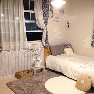 ベッド周り/ダイソーのカーテン/ダイソーのクッション/二世帯住宅の二階/6畳...などのインテリア実例 - 2017-09-20 21:12:13
