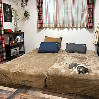 女性の、4LDK、家族住まいの「ベッド周り」についてのインテリア実例