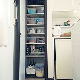 キッチン/ダークブラウンの建具/白/パントリー収納/キッチン背面...などのインテリア実例 - 2018-10-18 14:04:50