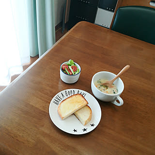 机/セリア/ニトリ/こどものいる暮らし/スッキリ暮らしたい...などのインテリア実例 - 2020-02-24 13:49:36